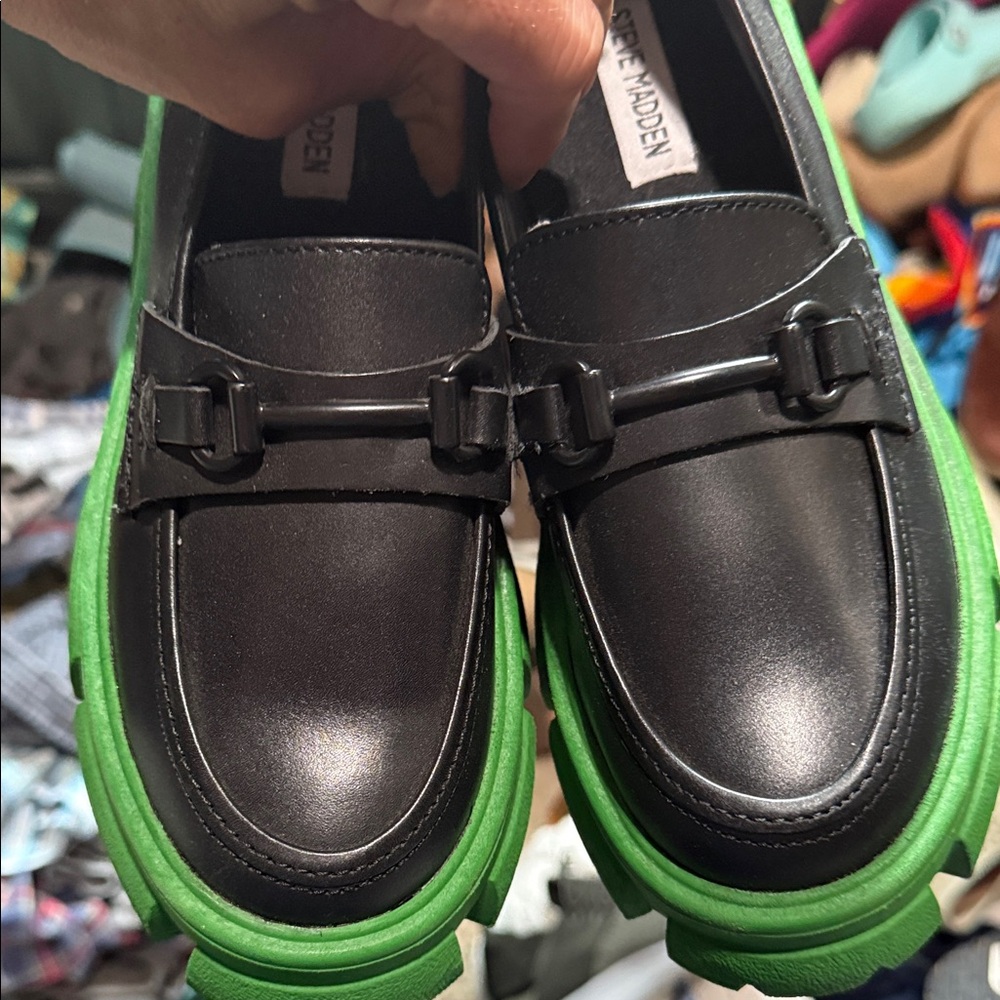 NWOT Steve Madden women’s Black Loafers with Green Lug Sole size 6 - Picture 7 of 7